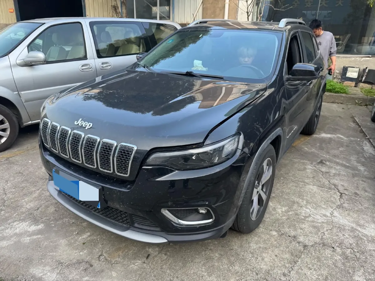 2020 Jeep Cherokee 2.0T 234HP L4 9AT,autocango,china used car exporter,china ev exporter,chinese used car exporter,chinese used ev exporter