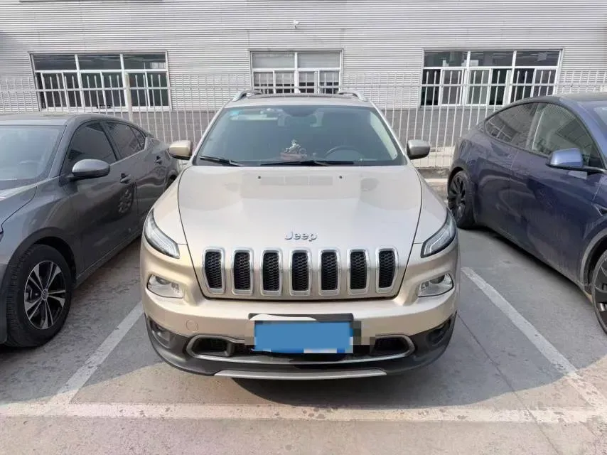 2017 Jeep Cherokee 2.0L 155HP L4 9AT,autocango,china used car exporter,china ev exporter,chinese used car exporter,chinese used ev exporter