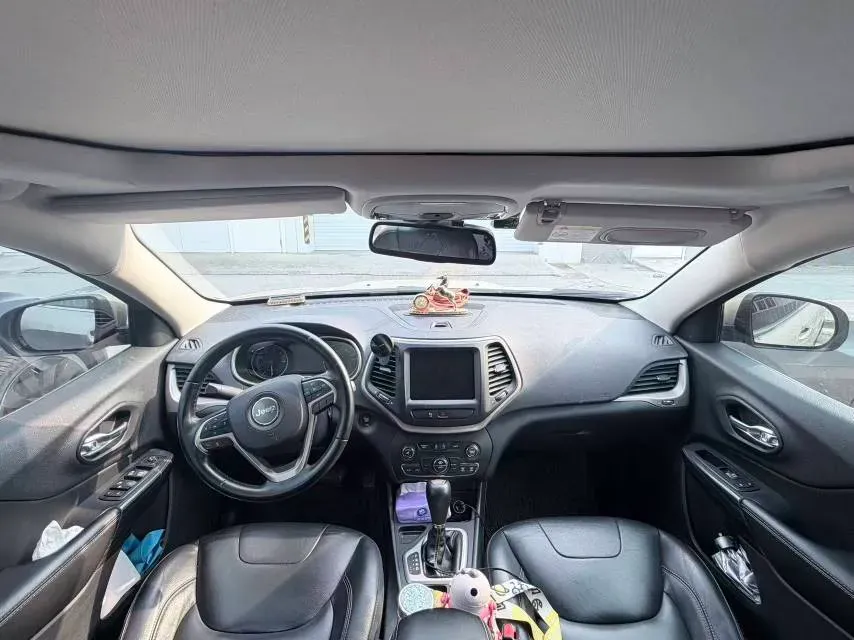 2017 Jeep Cherokee 2.0L 155HP L4 9AT,autocango,china used car exporter,china ev exporter,chinese used car exporter,chinese used ev exporter