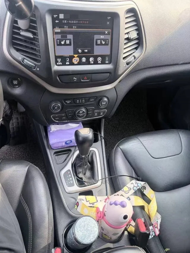 2017 Jeep Cherokee 2.0L 155HP L4 9AT,autocango,china used car exporter,china ev exporter,chinese used car exporter,chinese used ev exporter