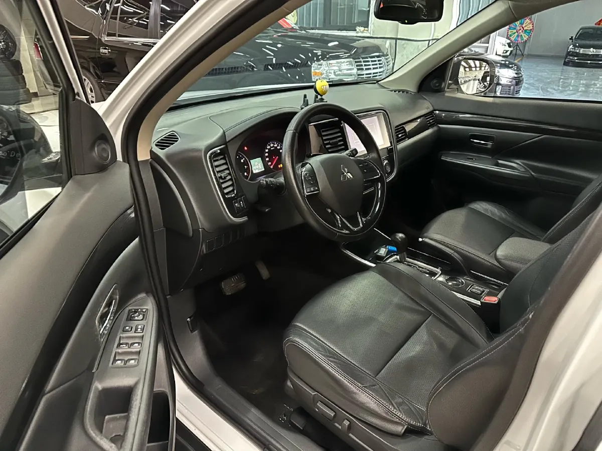 2018 Mitsubishi Outlander 2.0L 166HP L4 CVT,autocango,china used car exporter,china ev exporter,chinese used car exporter,chinese used ev exporter