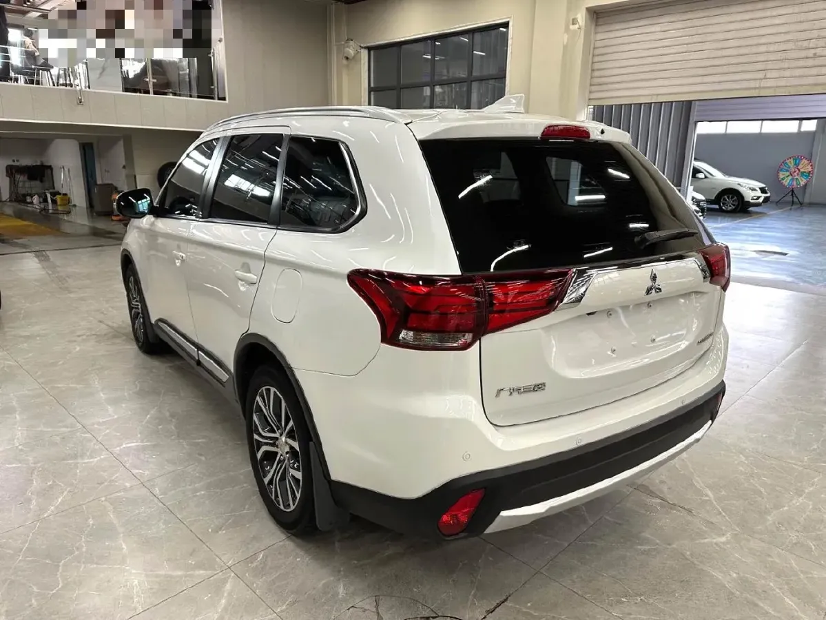 2018 Mitsubishi Outlander 2.0L 166HP L4 CVT,autocango,china used car exporter,china ev exporter,chinese used car exporter,chinese used ev exporter