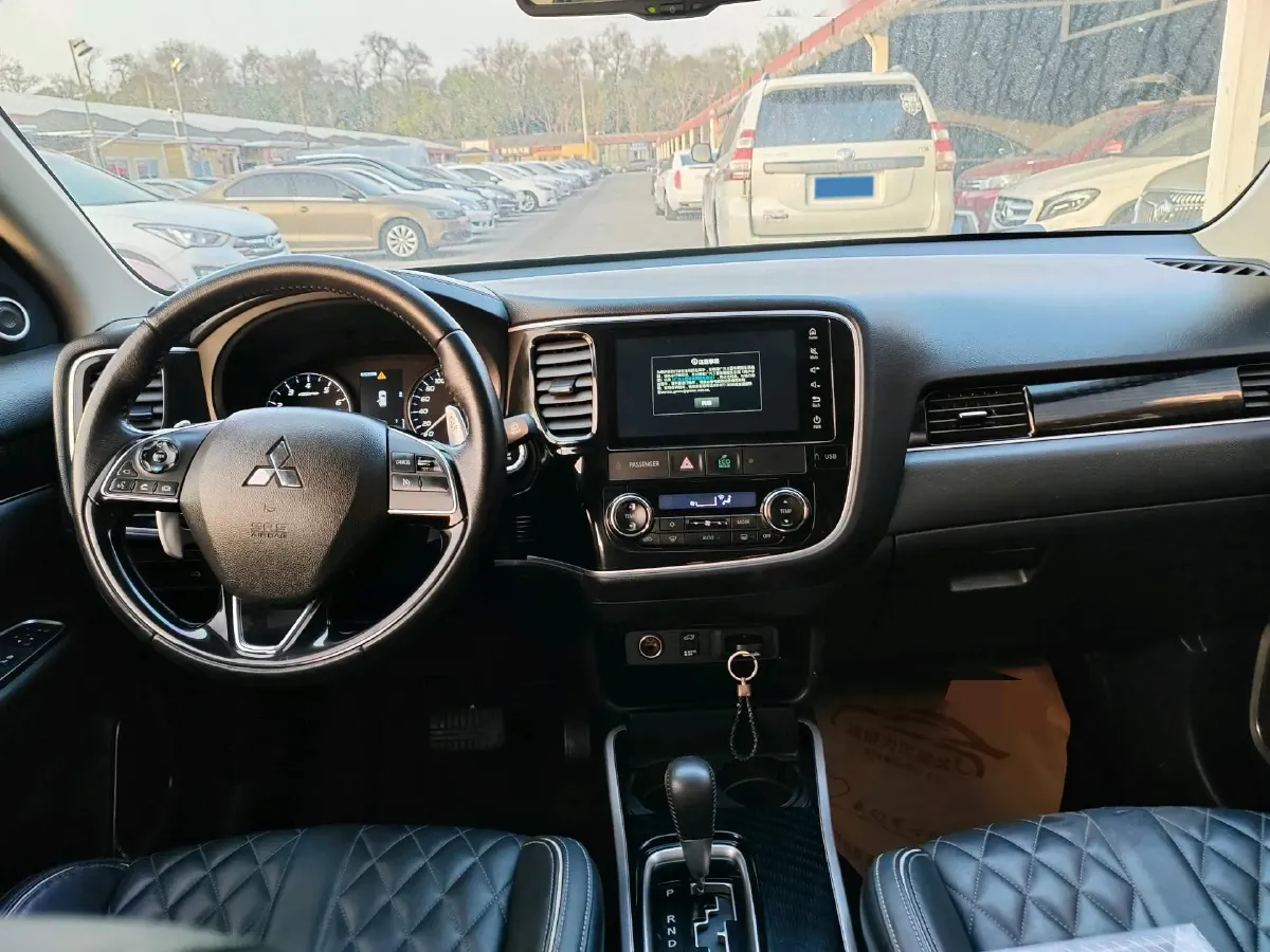 2021 Mitsubishi Outlander 2.4L 192HP L4 CVT,autocango,china used car exporter,china ev exporter,chinese used car exporter,chinese used ev exporter
