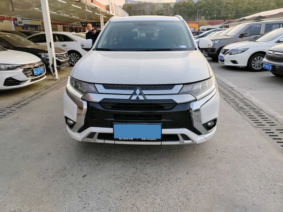 2021 Mitsubishi Outlander 2.4L 192HP L4 CVT,autocango,china used car exporter,china ev exporter,chinese used car exporter,chinese used ev exporter