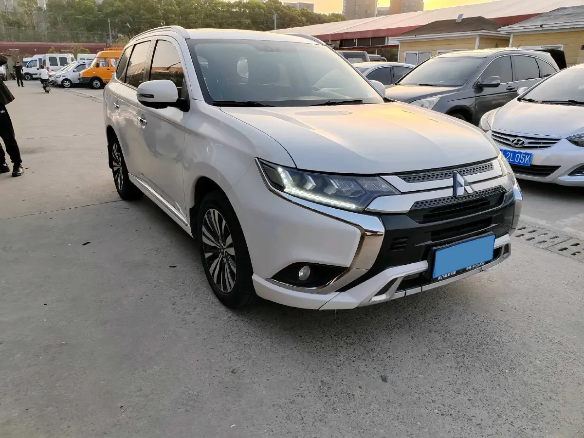 2021 Mitsubishi Outlander 2.4L 192HP L4 CVT,autocango,china used car exporter,china ev exporter,chinese used car exporter,chinese used ev exporter
