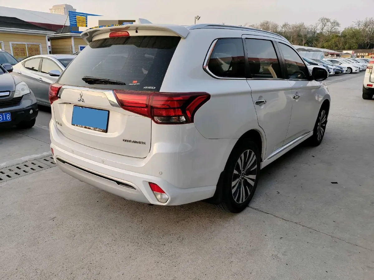 2021 Mitsubishi Outlander 2.4L 192HP L4 CVT,autocango,china used car exporter,china ev exporter,chinese used car exporter,chinese used ev exporter