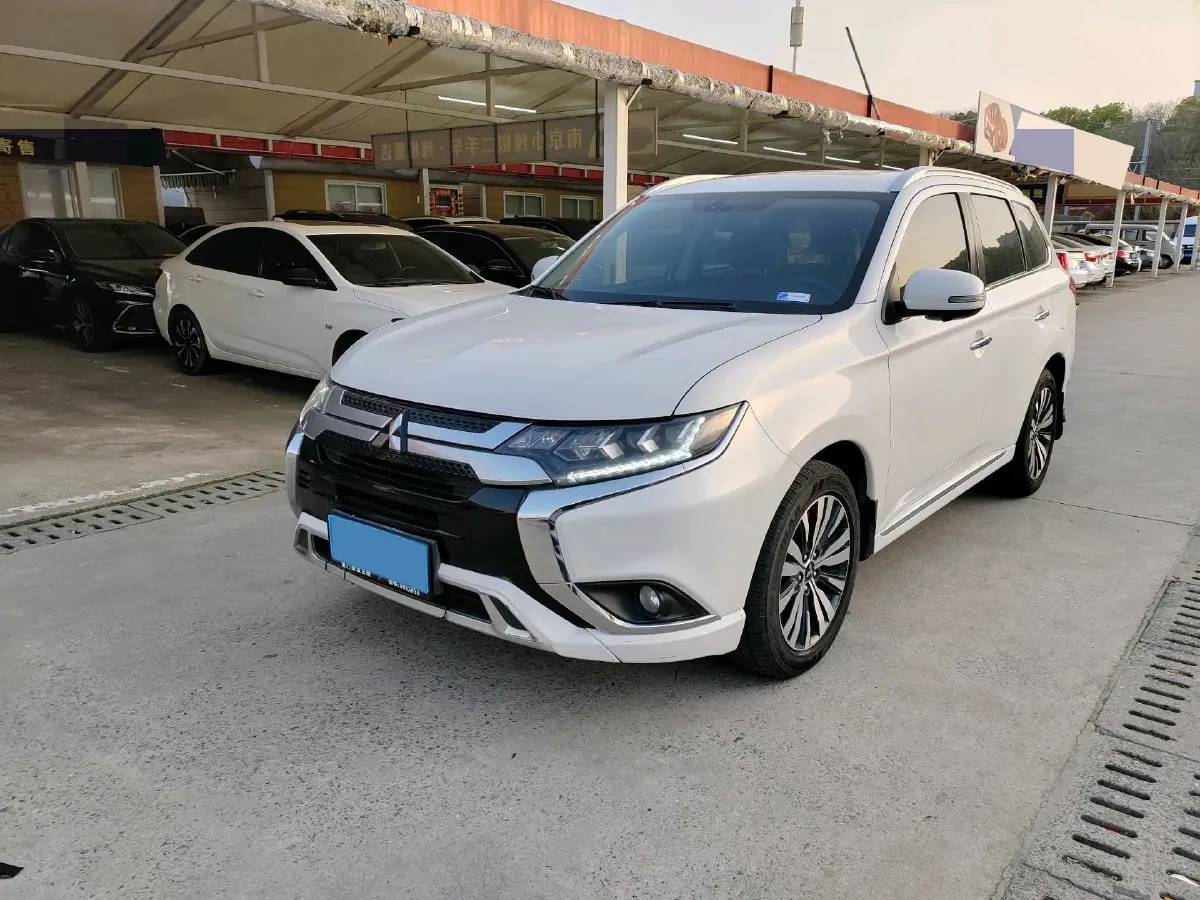 2021 Mitsubishi Outlander 2.4L 192HP L4 CVT,autocango,china used car exporter,china ev exporter,chinese used car exporter,chinese used ev exporter