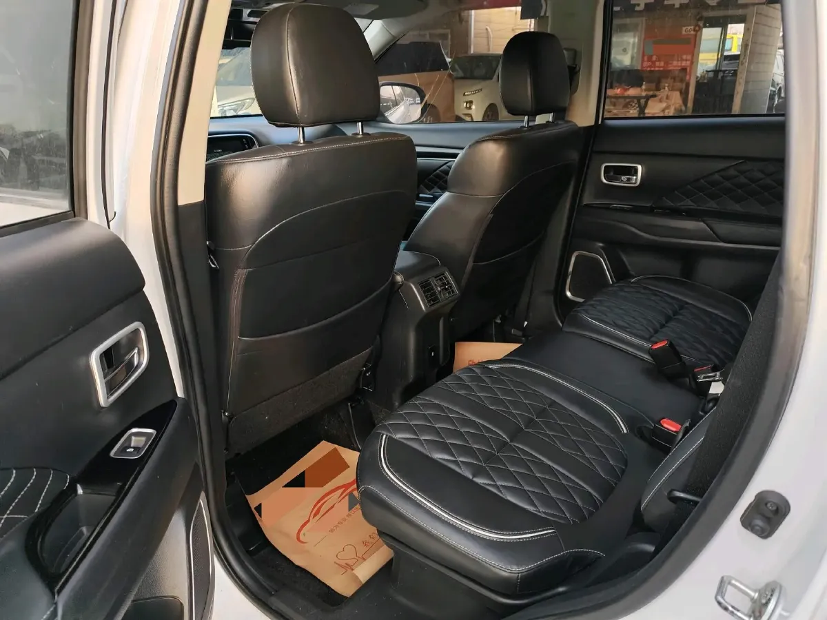 2021 Mitsubishi Outlander 2.4L 192HP L4 CVT,autocango,china used car exporter,china ev exporter,chinese used car exporter,chinese used ev exporter