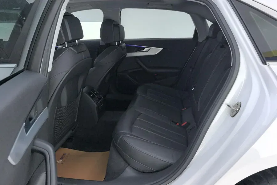 2020 Audi A4L 2.0T 190HP L4 7DCT,autocango,china used car exporter,china ev exporter,chinese used car exporter,chinese used ev exporter