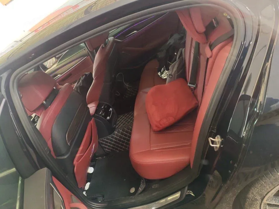 2022 BMW 5 Series 2.0T 252HP L4 8AT,autocango,china used car exporter,china ev exporter,chinese used car exporter,chinese used ev exporter