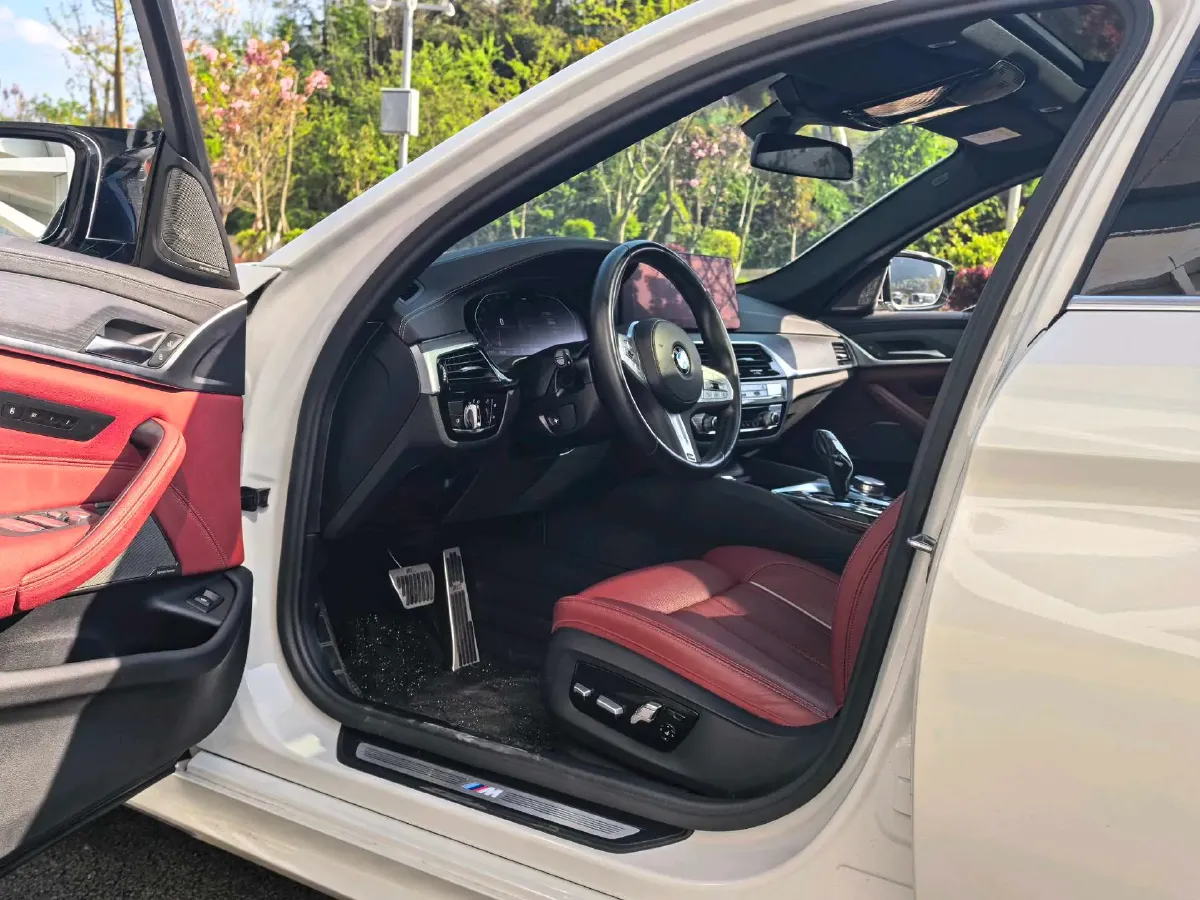 2022 BMW 5 Series 2.0T 252HP L4 8AT,autocango,china used car exporter,china ev exporter,chinese used car exporter,chinese used ev exporter