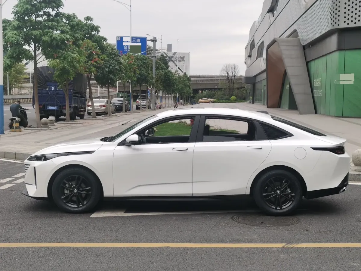 2023 ChangAn Lamore 1.5T 170HP L4 7DCT,autocango,china used car exporter,china ev exporter,chinese used car exporter,chinese used ev exporter