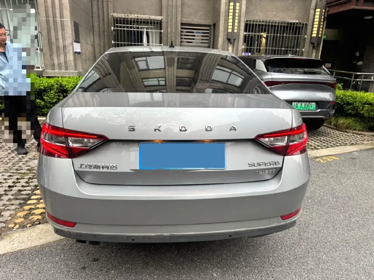 2018 Skoda Superb 1.8T 180HP L4 7DCT,autocango,china used car exporter,china ev exporter,chinese used car exporter,chinese used ev exporter