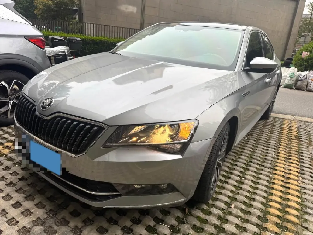 2018 Skoda Superb 1.8T 180HP L4 7DCT,autocango,china used car exporter,china ev exporter,chinese used car exporter,chinese used ev exporter