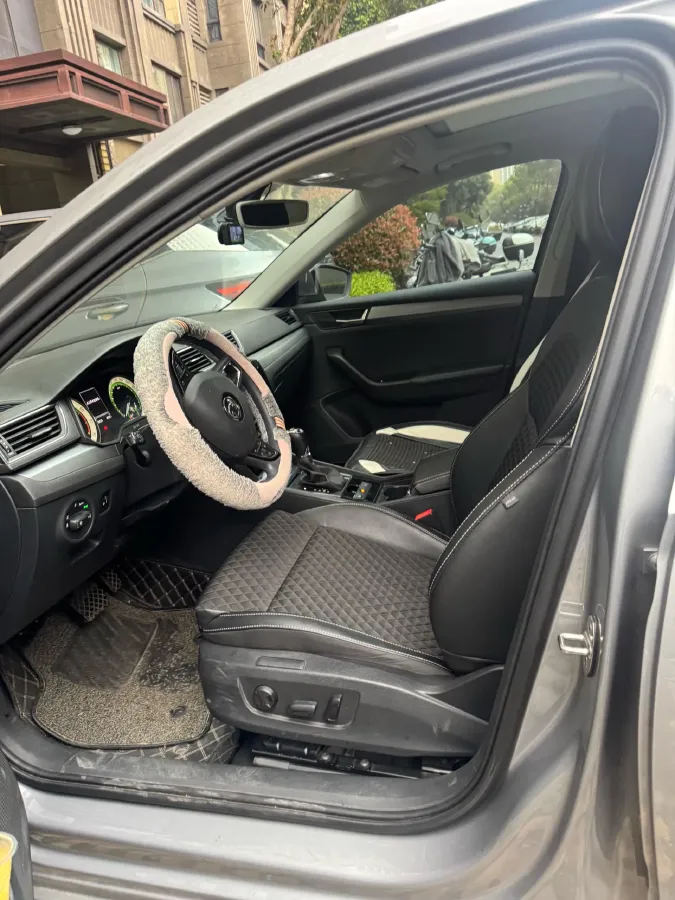 2018 Skoda Superb 1.8T 180HP L4 7DCT,autocango,china used car exporter,china ev exporter,chinese used car exporter,chinese used ev exporter