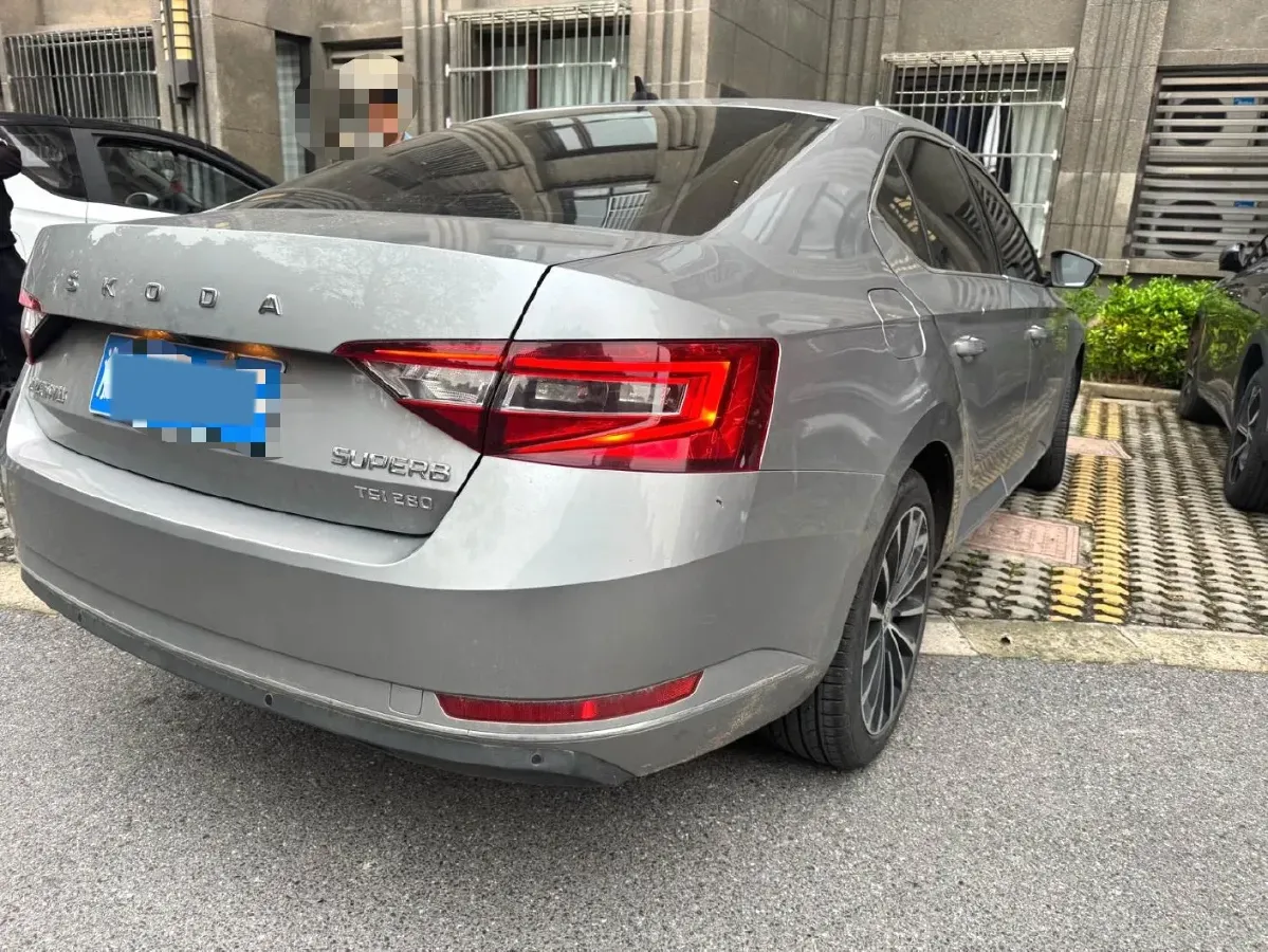 2018 Skoda Superb 1.8T 180HP L4 7DCT,autocango,china used car exporter,china ev exporter,chinese used car exporter,chinese used ev exporter