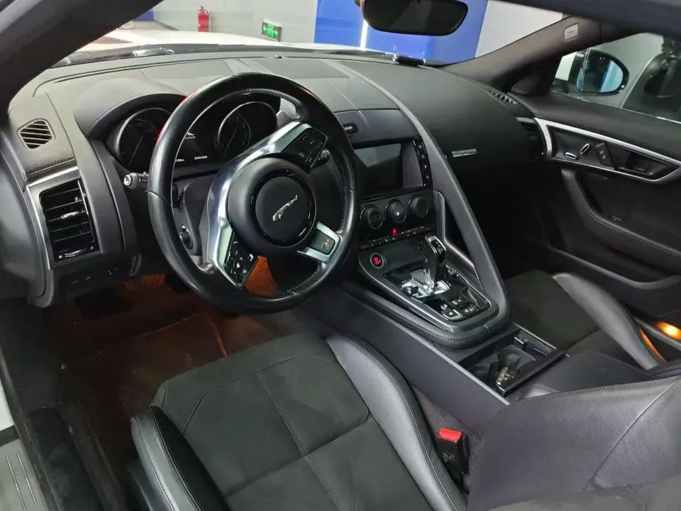 2019 Jaguar F-TYPE 2.0T 300HP L4 8AT,autocango,china used car exporter,china ev exporter,chinese used car exporter,chinese used ev exporter
