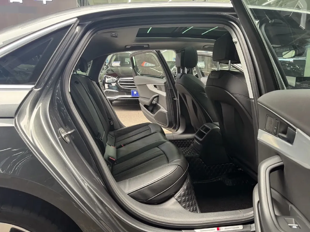 2020 Audi A4L 2.0T 190HP L4 7DCT,autocango,china used car exporter,china ev exporter,chinese used car exporter,chinese used ev exporter