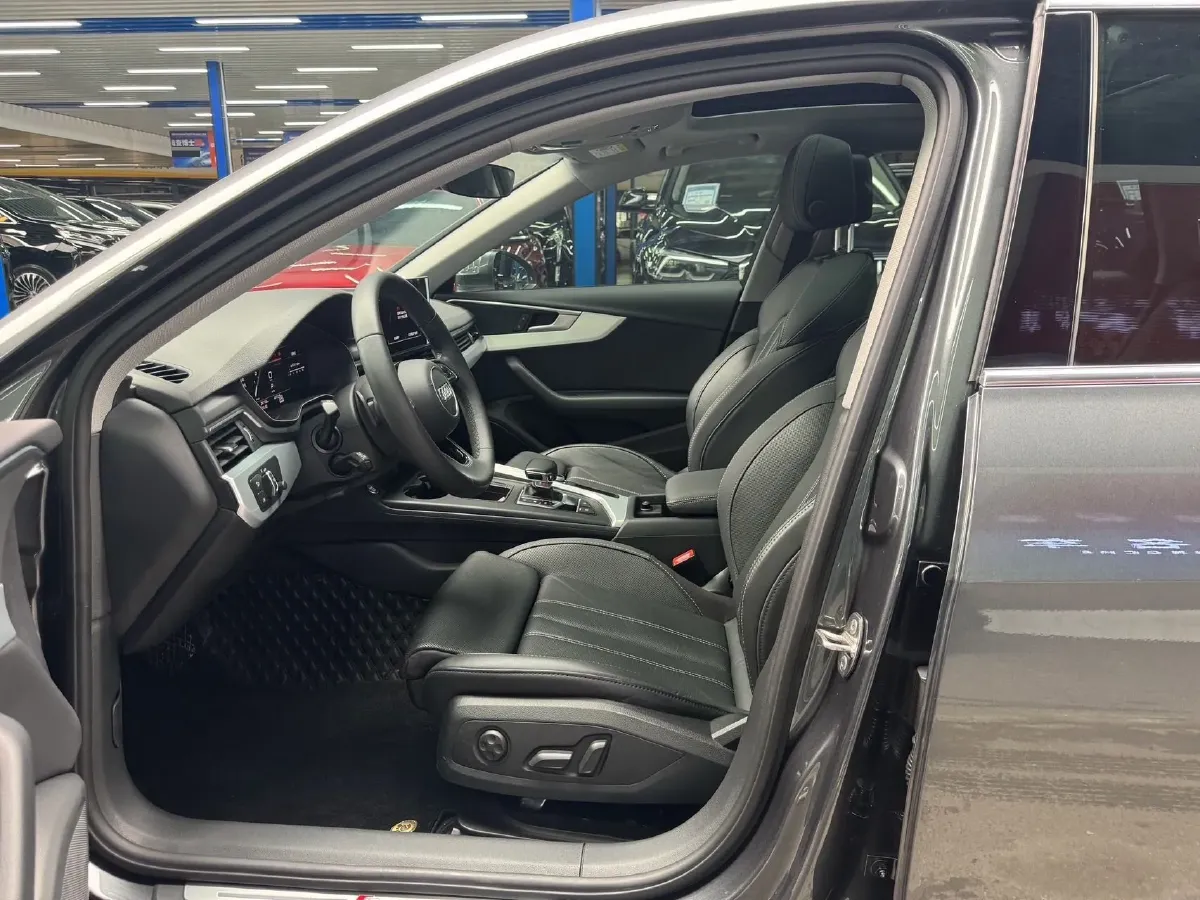 2020 Audi A4L 2.0T 190HP L4 7DCT,autocango,china used car exporter,china ev exporter,chinese used car exporter,chinese used ev exporter