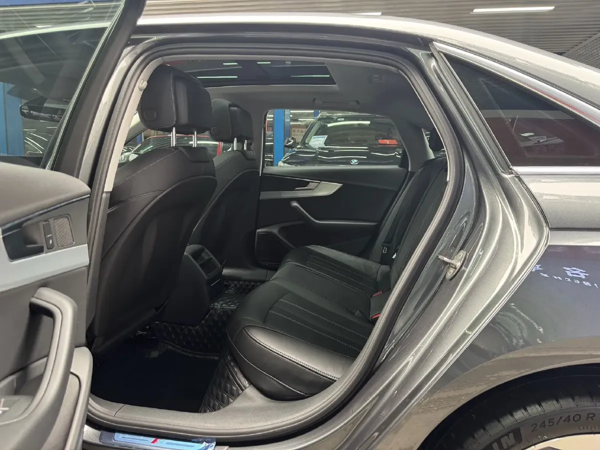 2020 Audi A4L 2.0T 190HP L4 7DCT,autocango,china used car exporter,china ev exporter,chinese used car exporter,chinese used ev exporter