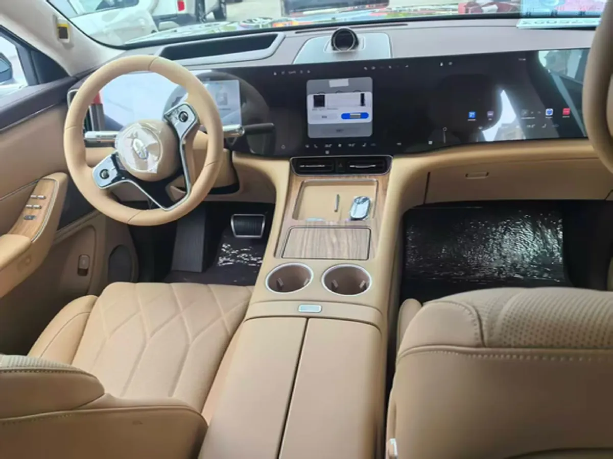 2025 AITO AITO M8 REEV 160HP REEV 53.4KWH,autocango,china used car exporter,china ev exporter,chinese used car exporter,chinese used ev exporter