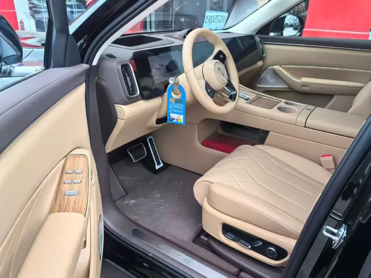 2025 AITO AITO M8 REEV 160HP REEV 53.4KWH,autocango,china used car exporter,china ev exporter,chinese used car exporter,chinese used ev exporter