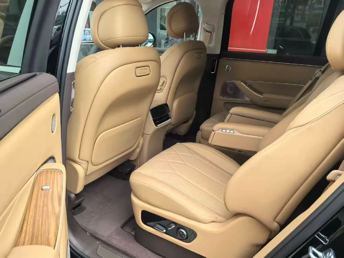 2025 AITO AITO M8 REEV 160HP REEV 53.4KWH,autocango,china used car exporter,china ev exporter,chinese used car exporter,chinese used ev exporter