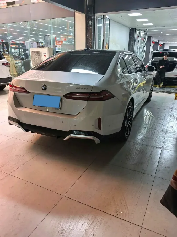 2024 BMW 5 Series 2.0T 258HP L4 8AT,autocango,china used car exporter,china ev exporter,chinese used car exporter,chinese used ev exporter