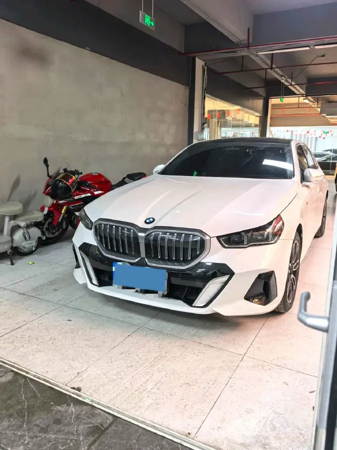 2024 BMW 5 Series 2.0T 258HP L4 8AT,autocango,china used car exporter,china ev exporter,chinese used car exporter,chinese used ev exporter