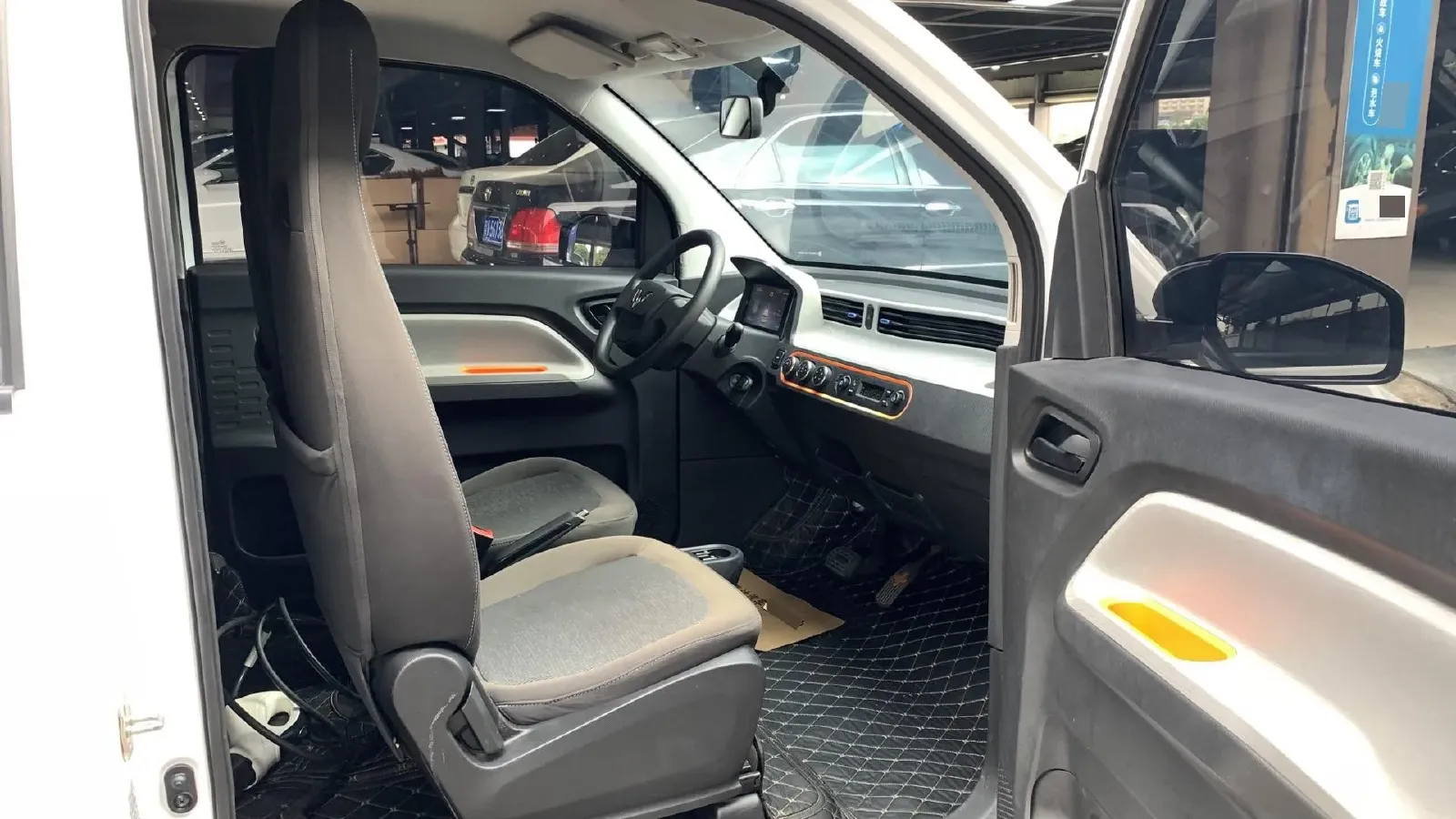 2020 WuLing HongGuang MINI EV BEV 13.8KWH,autocango,china used car exporter,china ev exporter,chinese used car exporter,chinese used ev exporter