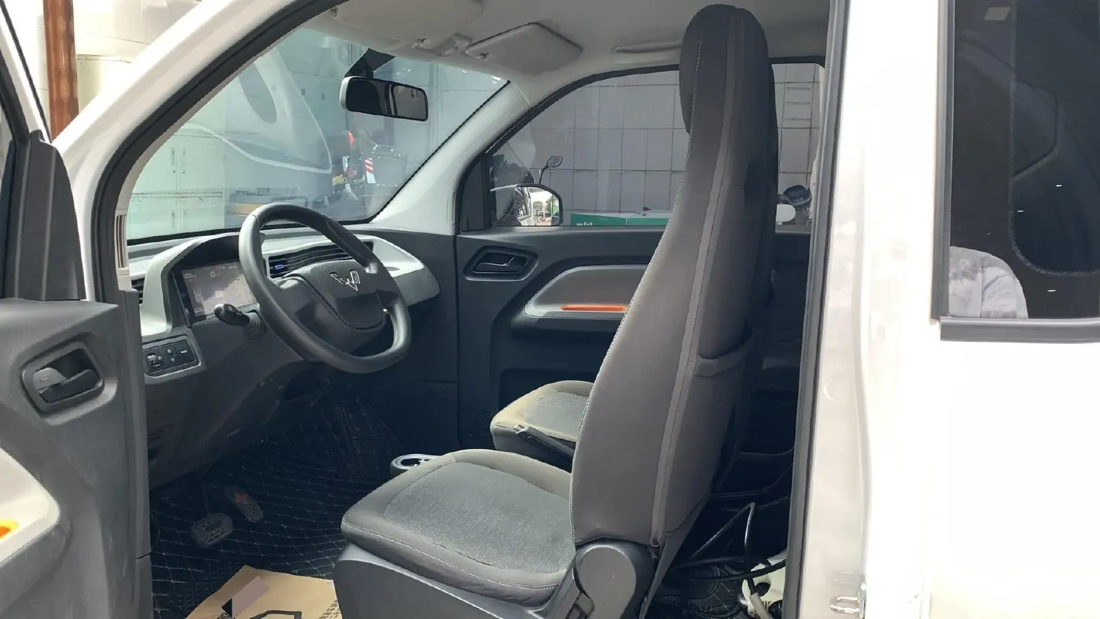 2020 WuLing HongGuang MINI EV BEV 13.8KWH,autocango,china used car exporter,china ev exporter,chinese used car exporter,chinese used ev exporter