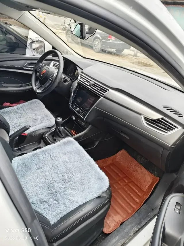 2019 Roewe i5 1.5L 120HP L4 5MT,autocango,china used car exporter,china ev exporter,chinese used car exporter,chinese used ev exporter