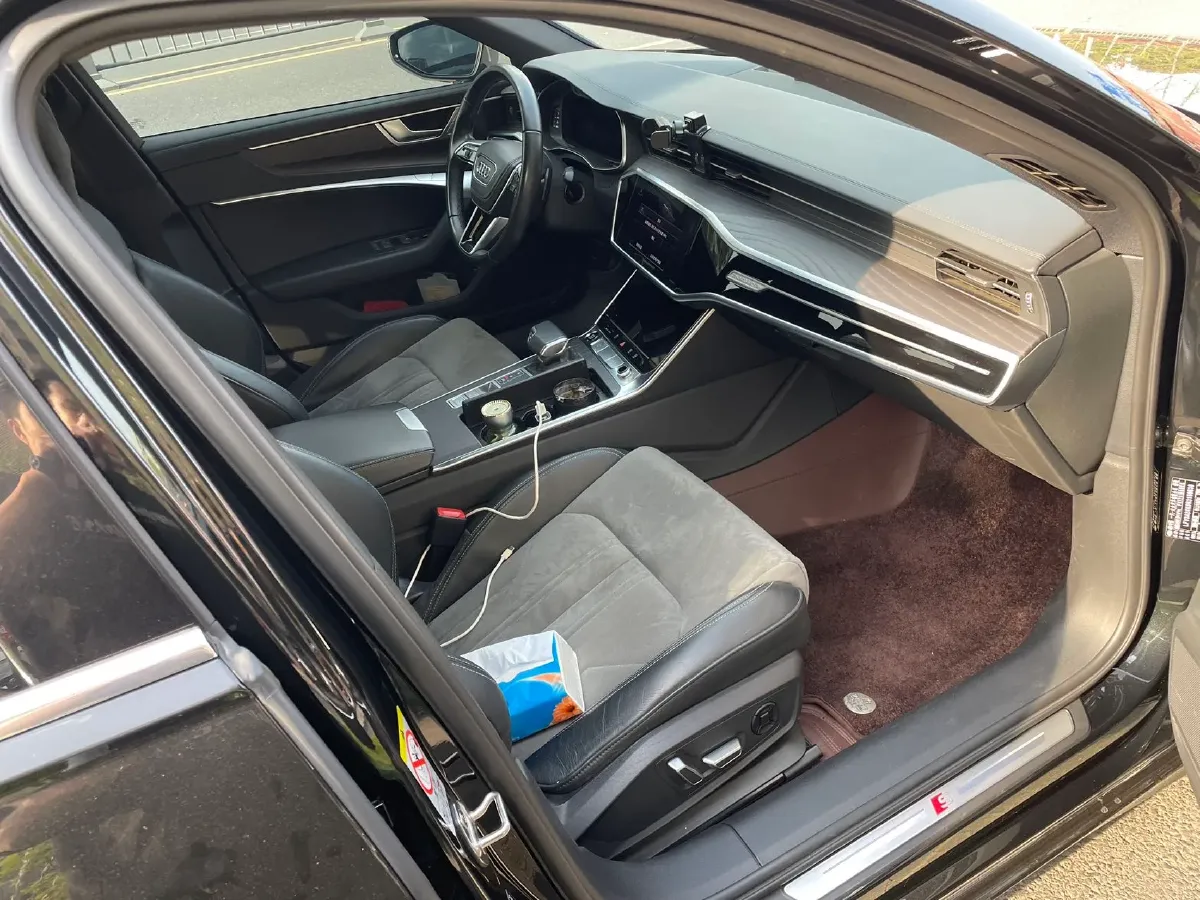 2024 Audi A6L 2.0T 245HP L4 7DCT,autocango,china used car exporter,china ev exporter,chinese used car exporter,chinese used ev exporter