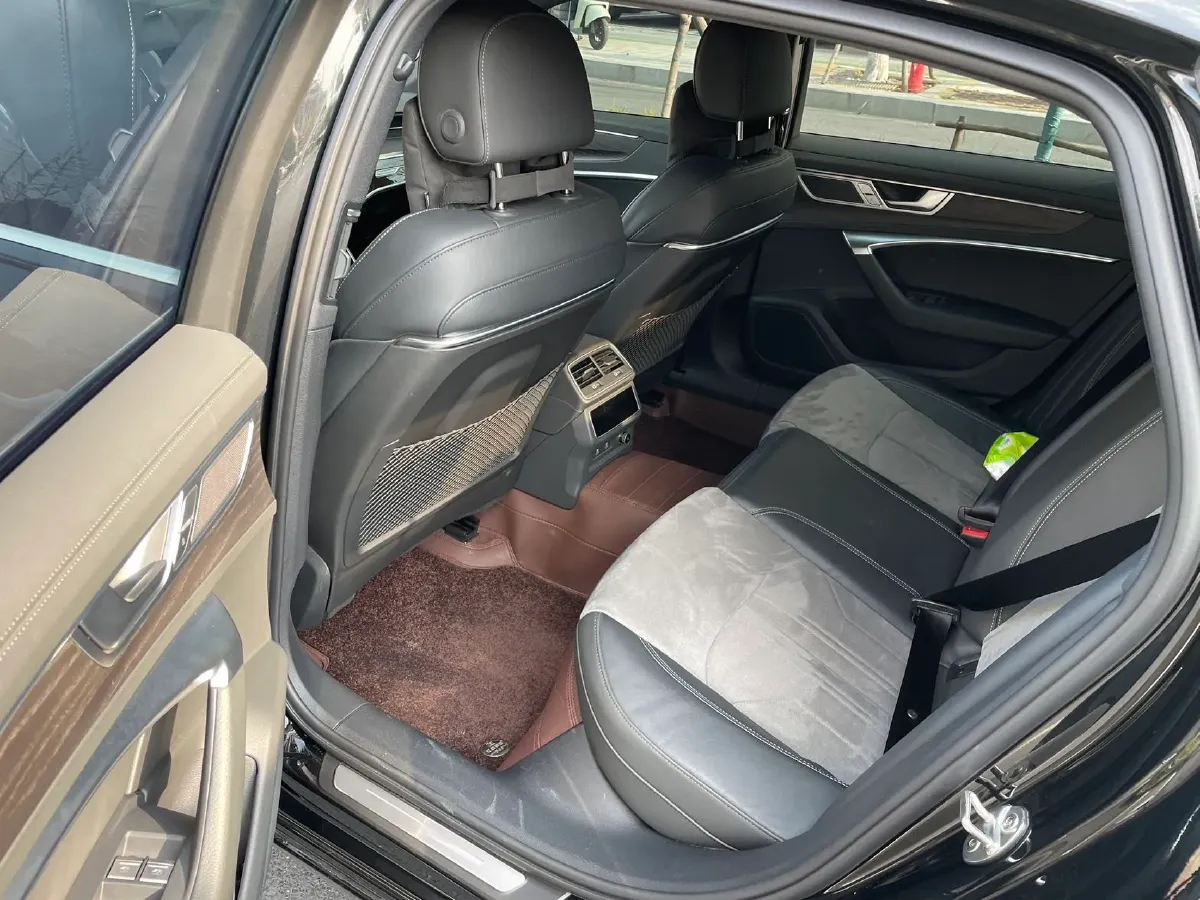 2024 Audi A6L 2.0T 245HP L4 7DCT,autocango,china used car exporter,china ev exporter,chinese used car exporter,chinese used ev exporter