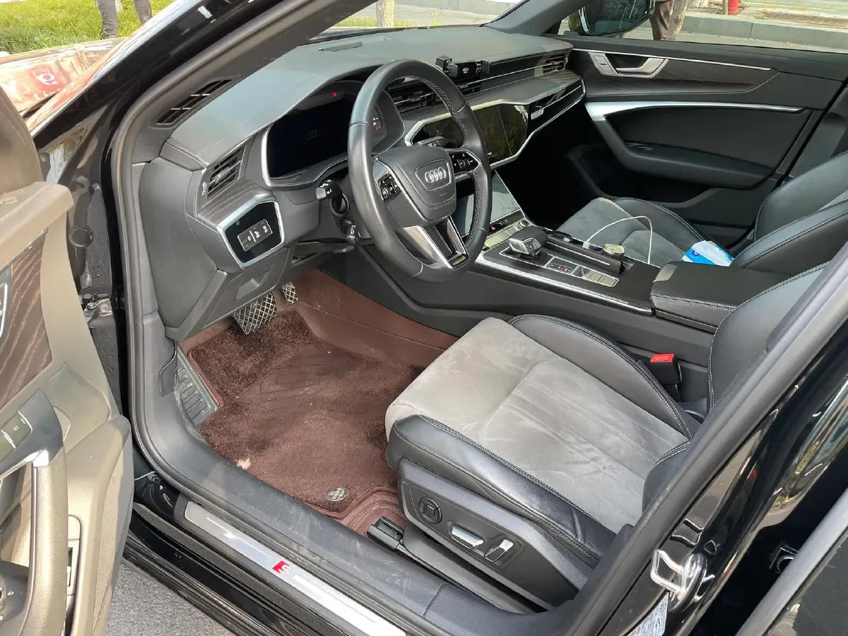 2024 Audi A6L 2.0T 245HP L4 7DCT,autocango,china used car exporter,china ev exporter,chinese used car exporter,chinese used ev exporter