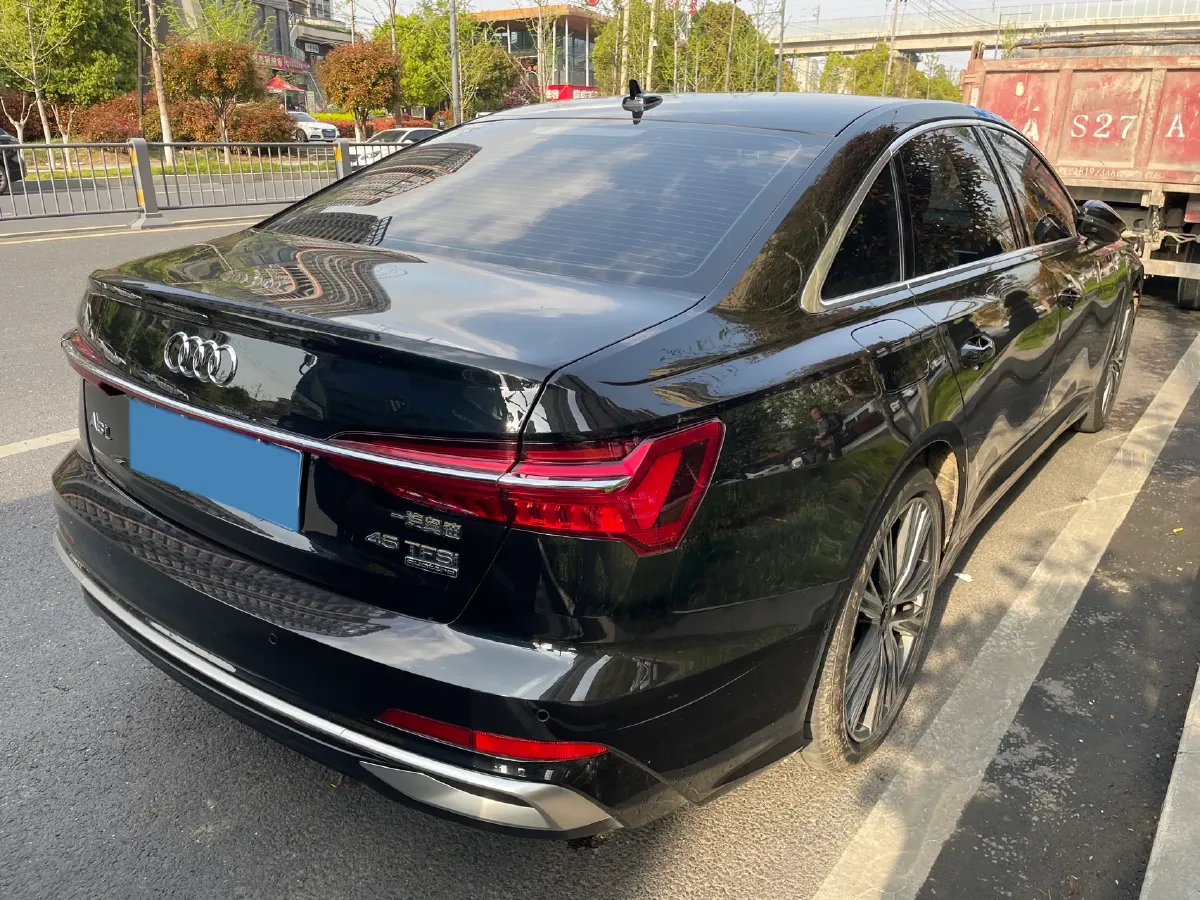 2024 Audi A6L 2.0T 245HP L4 7DCT,autocango,china used car exporter,china ev exporter,chinese used car exporter,chinese used ev exporter