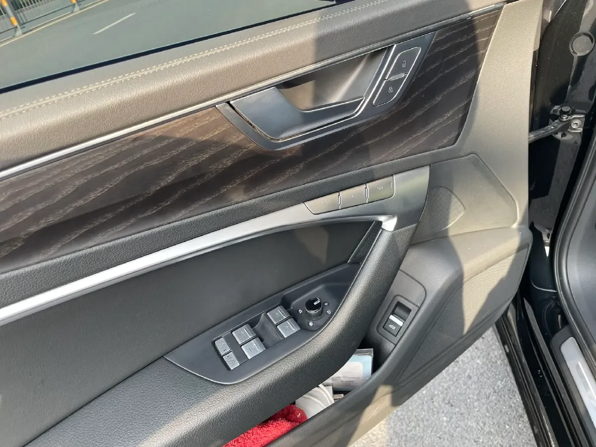 2024 Audi A6L 2.0T 245HP L4 7DCT,autocango,china used car exporter,china ev exporter,chinese used car exporter,chinese used ev exporter