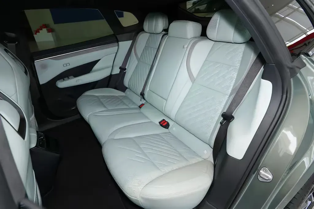 2024 Zeekr 001 BEV 100KWH,autocango,china used car exporter,china ev exporter,chinese used car exporter,chinese used ev exporter