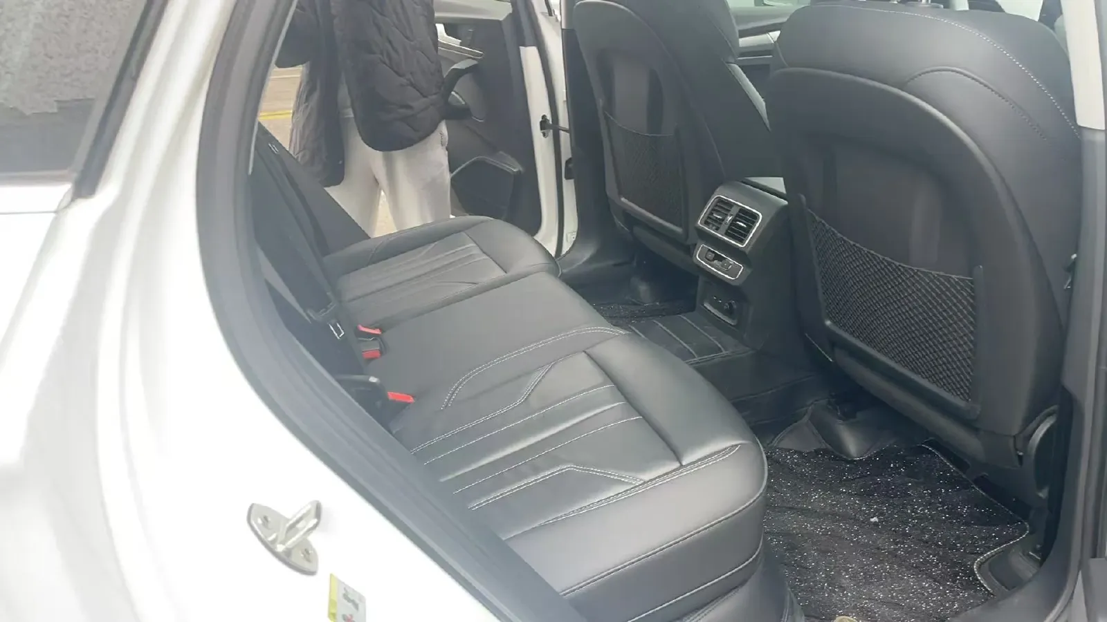 2022 Audi Q5L 2.0T 190HP L4 7DCT,autocango,china used car exporter,china ev exporter,chinese used car exporter,chinese used ev exporter