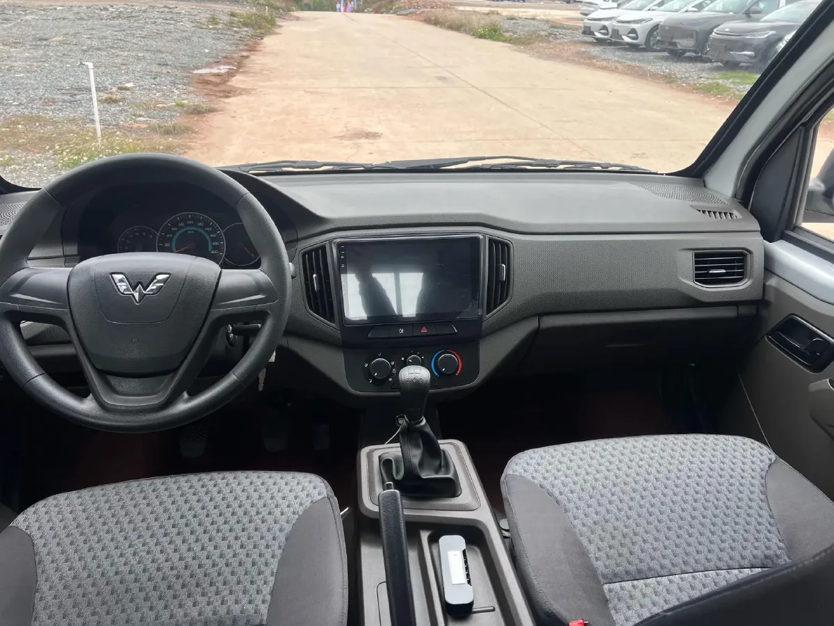 2023 WuLing RongGuang New Truck 1.5L 102HP L4 5MT,autocango,china used car exporter,china ev exporter,chinese used car exporter,chinese used ev exporter