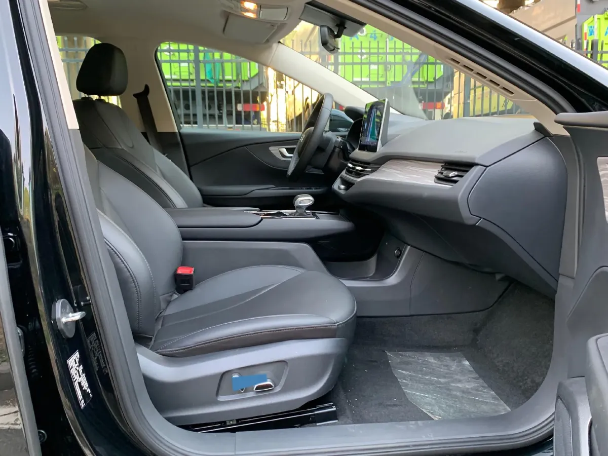 2024 HongQi E-QM5 BEV 60KWH,autocango,china used car exporter,china ev exporter,chinese used car exporter,chinese used ev exporter