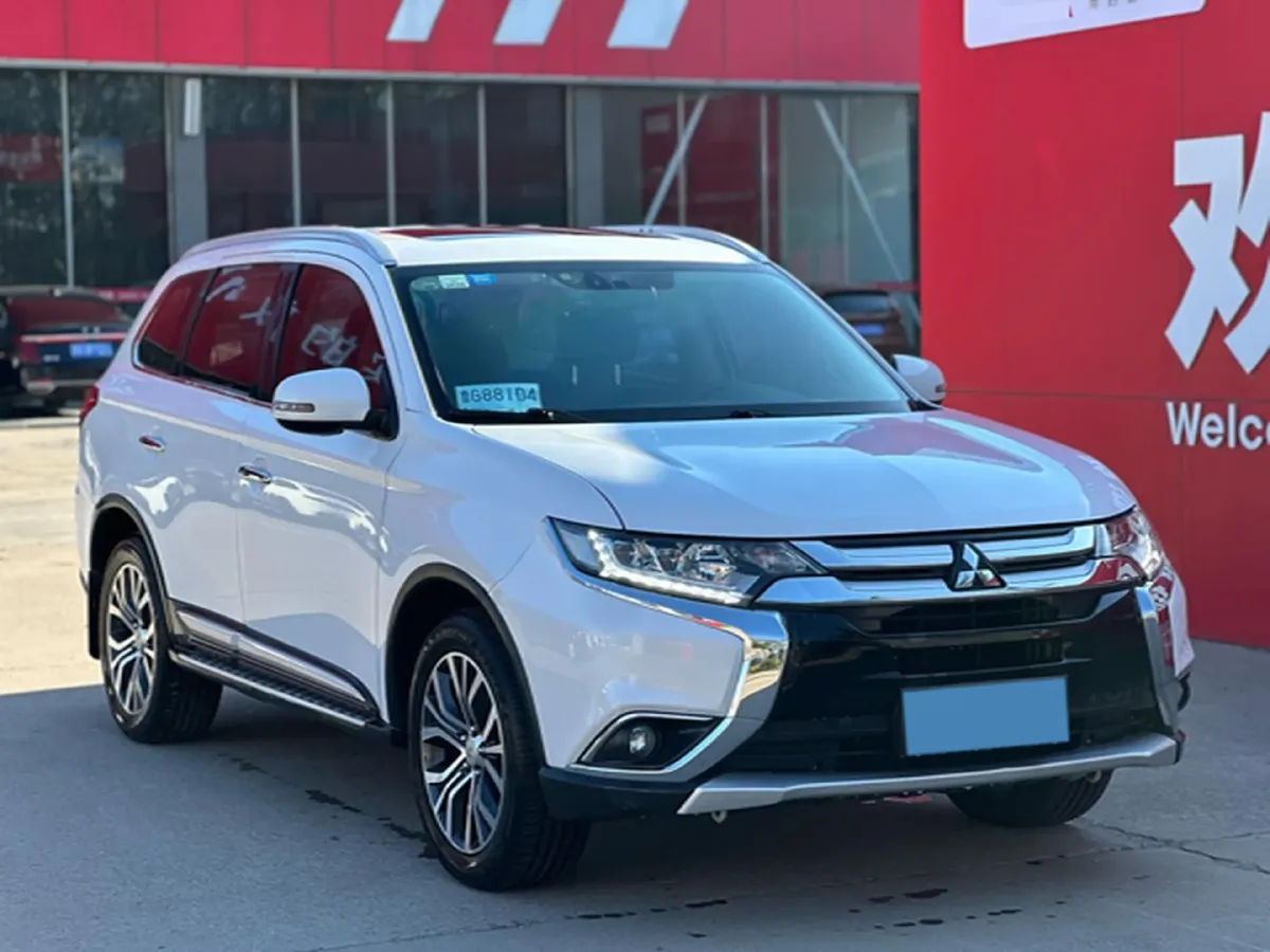 2018 Mitsubishi Outlander 2.4L 192HP L4 CVT,autocango,china used car exporter,china ev exporter,chinese used car exporter,chinese used ev exporter
