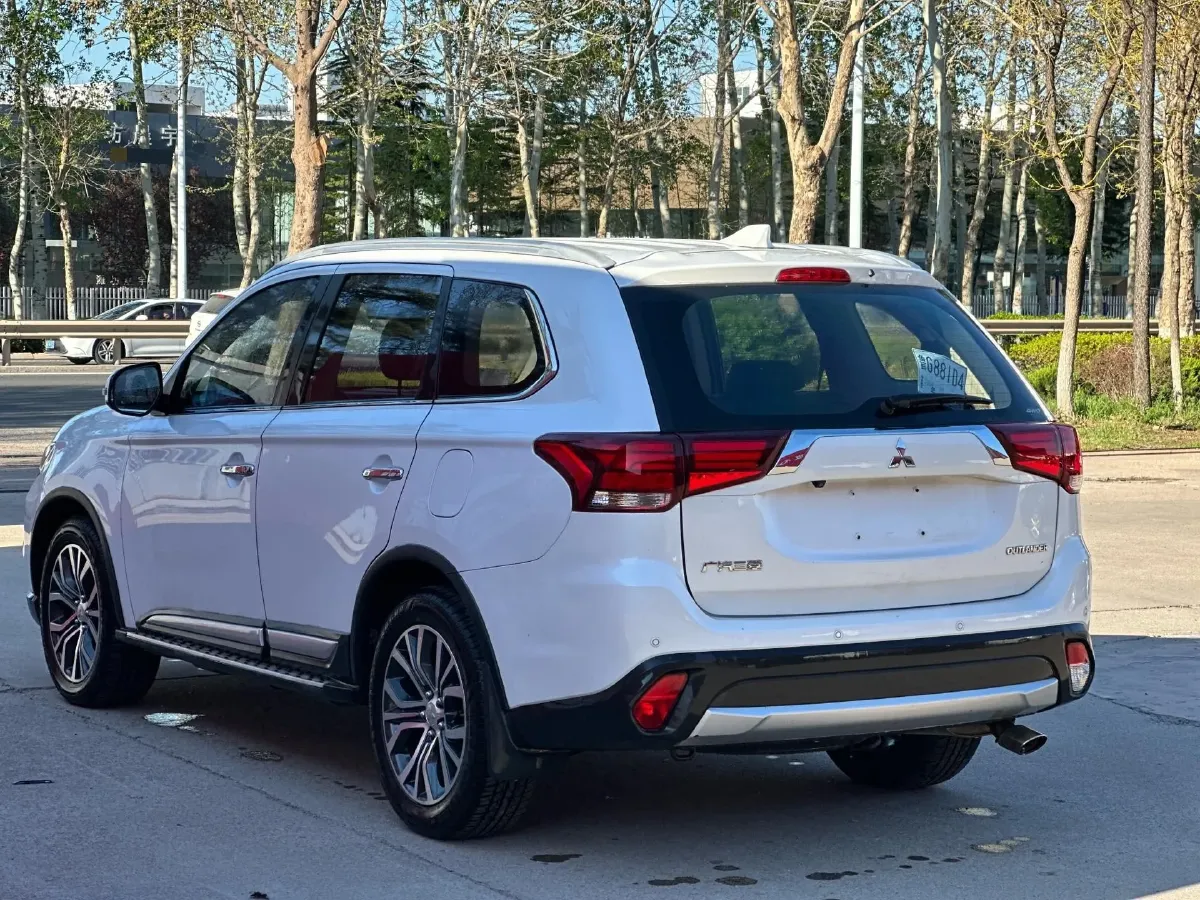 2018 Mitsubishi Outlander 2.4L 192HP L4 CVT,autocango,china used car exporter,china ev exporter,chinese used car exporter,chinese used ev exporter