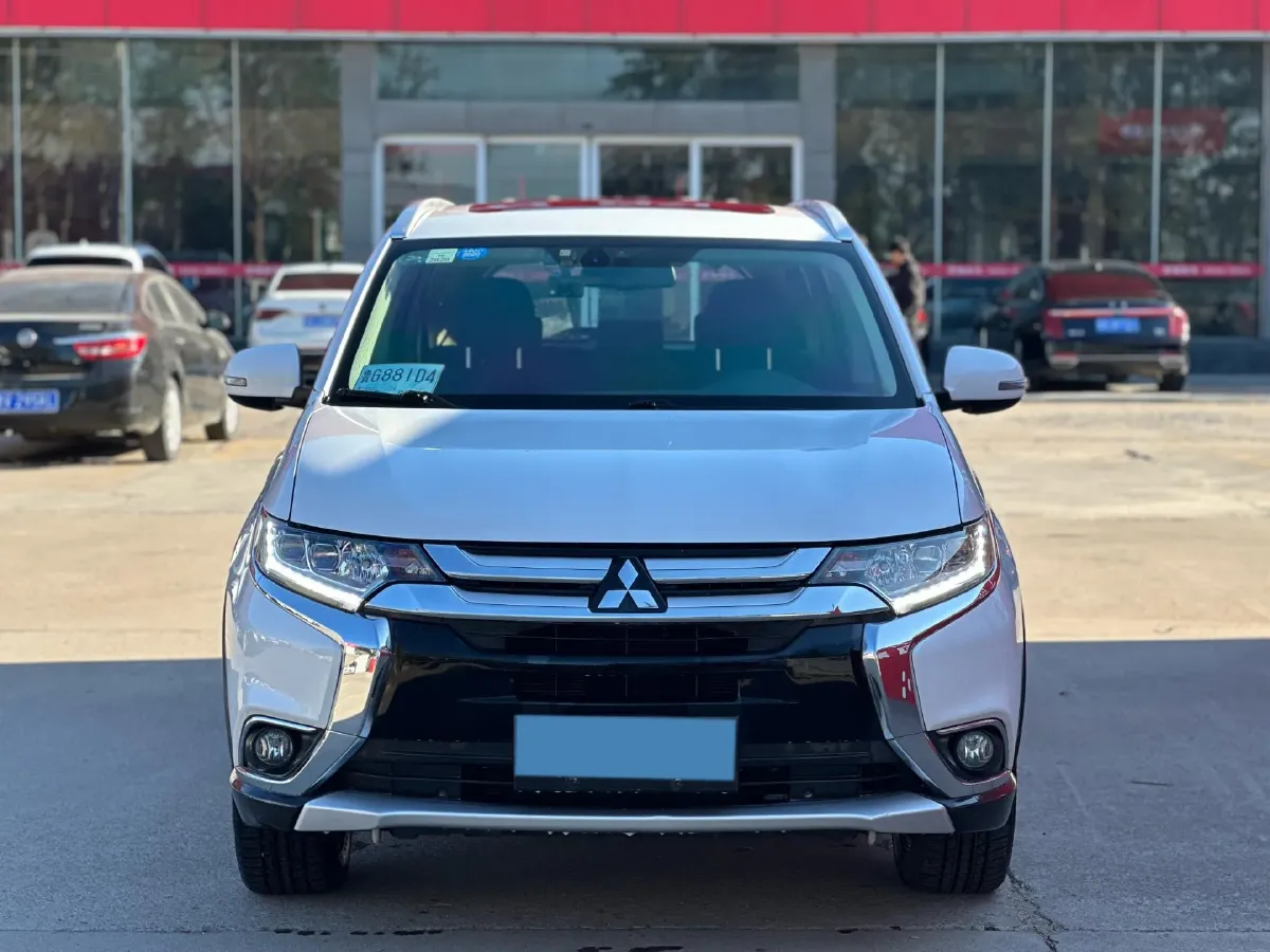 2018 Mitsubishi Outlander 2.4L 192HP L4 CVT,autocango,china used car exporter,china ev exporter,chinese used car exporter,chinese used ev exporter