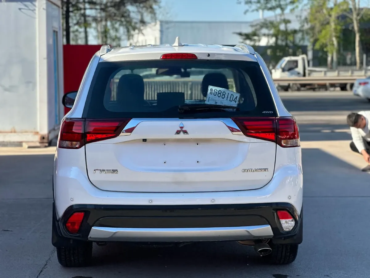 2018 Mitsubishi Outlander 2.4L 192HP L4 CVT,autocango,china used car exporter,china ev exporter,chinese used car exporter,chinese used ev exporter