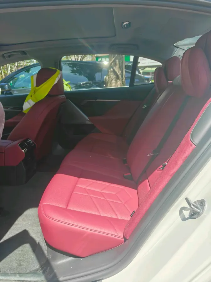 2025 BMW 5 Series 2.0T 190HP L4 8AT,autocango,china used car exporter,china ev exporter,chinese used car exporter,chinese used ev exporter