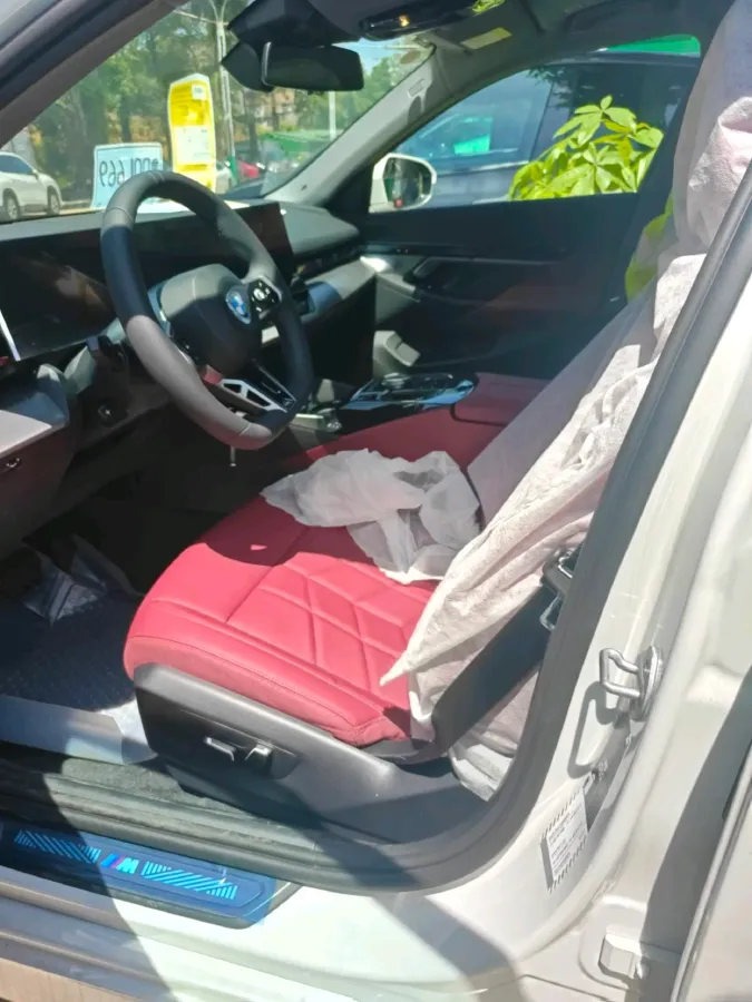 2025 BMW 5 Series 2.0T 190HP L4 8AT,autocango,china used car exporter,china ev exporter,chinese used car exporter,chinese used ev exporter