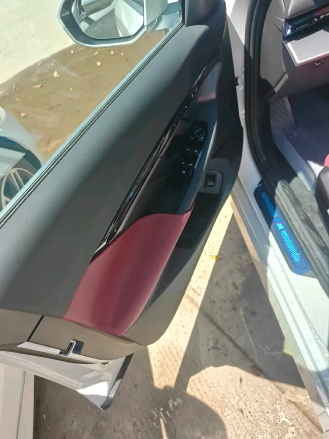 2025 BMW 5 Series 2.0T 190HP L4 8AT,autocango,china used car exporter,china ev exporter,chinese used car exporter,chinese used ev exporter