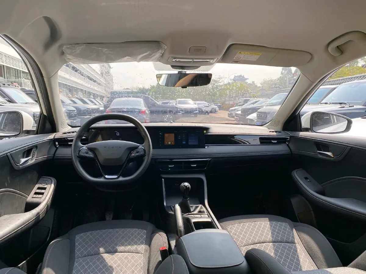 2023 Roewe i5 1.5L 129HP L4 5MT,autocango,china used car exporter,china ev exporter,chinese used car exporter,chinese used ev exporter