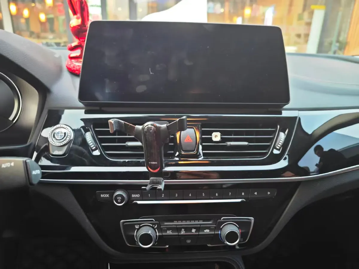 2021 BMW 1 Series 1.5T 140HP L3 7DCT,autocango,china used car exporter,china ev exporter,chinese used car exporter,chinese used ev exporter